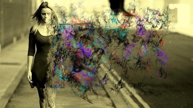 凤凰传奇曾毅公开佩戴含有不雅元素的手表，这涉嫌违法吗？如何从法律角度解读？